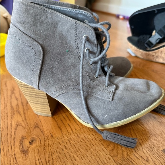 Gray Lace Up Boots with Chunky Heel - Picture 5 of 7